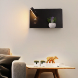 Wandlamp met draaibare LED verlichting, planchet en usb aansluiting zwart links